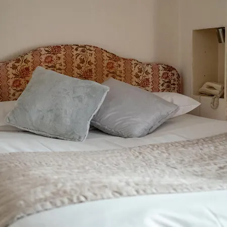 Hotellerie De Charme Le Relais Cicero Hotel-jardin-calme-verdure-centre La Flèche