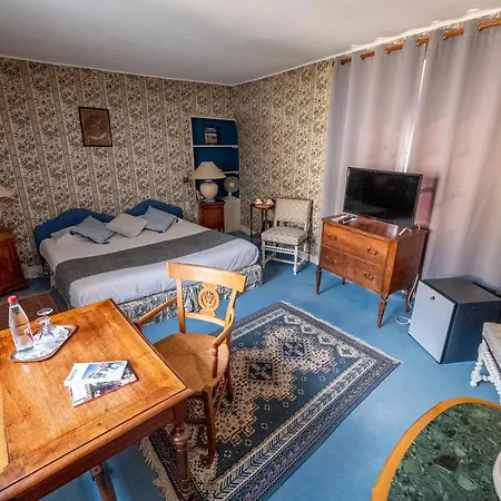Hotellerie De Charme Le Relais Cicero Hotel-jardin-calme-verdure-centre Hotel La Fleche